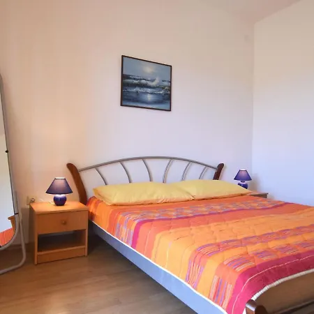 Daire Modern In Pula With Swimming Pool