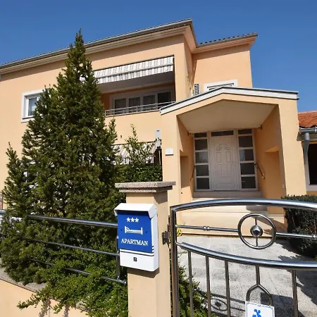 Modern In Pula With Swimming Pool *