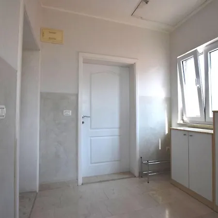 Modern In Pula With Swimming Pool Daire
