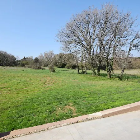 Modern In Pula With Swimming Pool Daire *