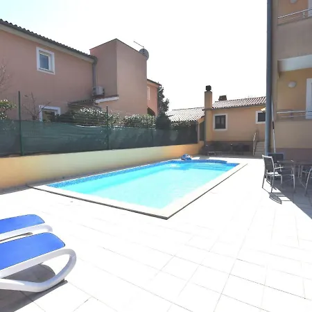 Daire Modern In Pula With Swimming Pool Vinkuran
