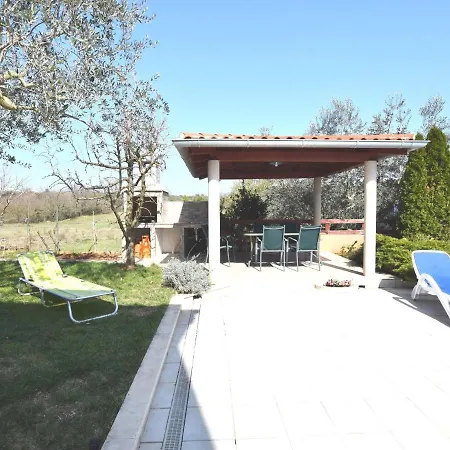 Lägenhet Modern In Pula With Swimming Pool Vinkuran