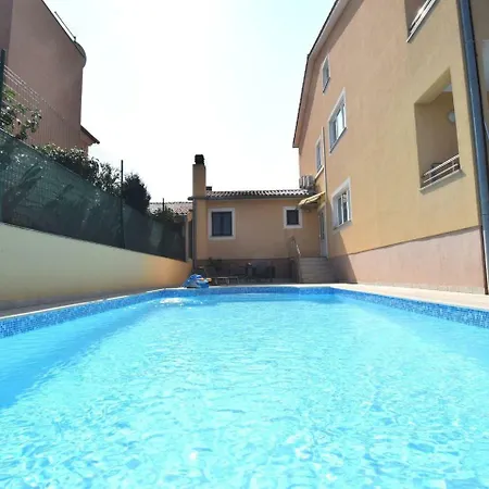 Modern In Pula With Swimming Pool