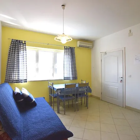 Modern In Pula With Swimming Pool * 温克兰